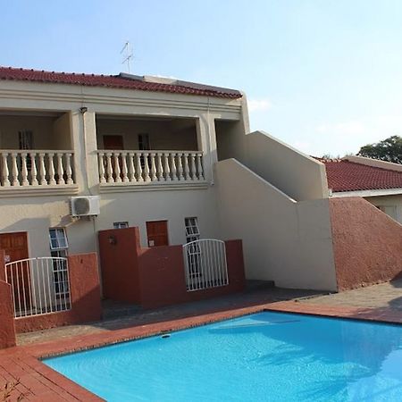 Flamboyant Guest Lodge Johannesburg Exteriör bild